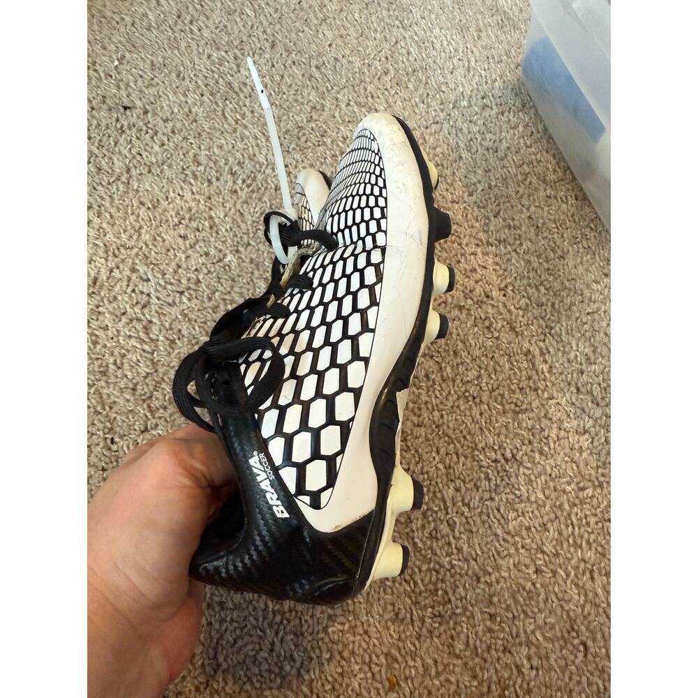 Brava Soccer cleats black and white size 1.5 - Picture 5 of 6